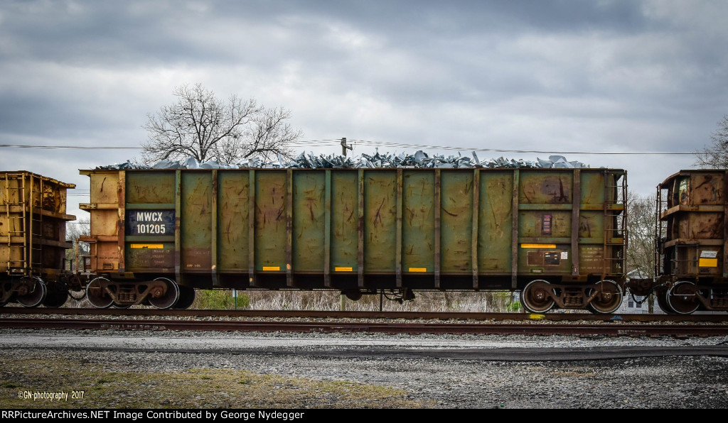 MWCX 101205 Gondola, loaded with scrap metal